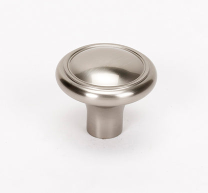 Colonial Knob 1 1/2"