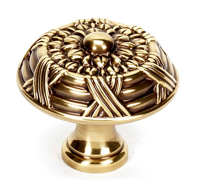 Ribbon and Reed Knob