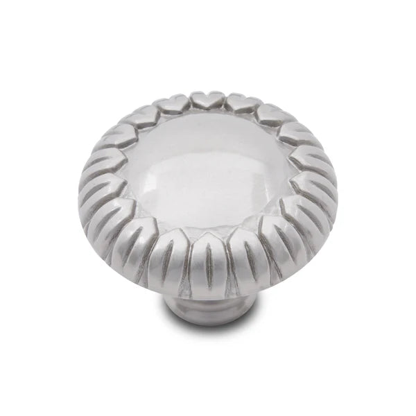 Petals Edge Knob 1 1/2"